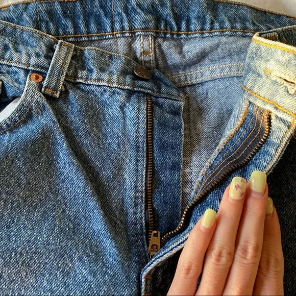 [LEVIS] VINTAGE 585 LIGHT MEDIUM WASH JEANS - Picture 4 of 10